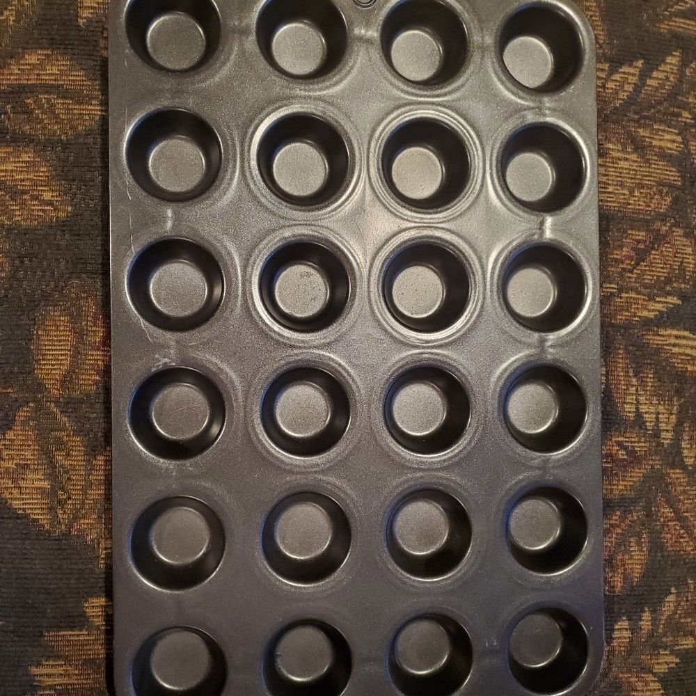 Pampered Chef Mini Muffin Pan #1 - Picture 1 of 5